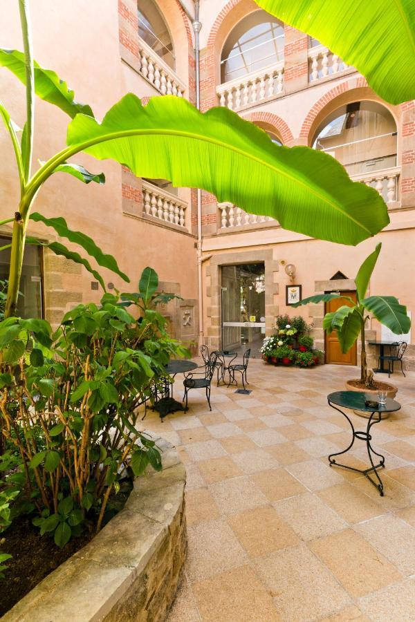 Hotel Montespan บูร์บง-ลาร์ชองโบลต์ ภายนอก รูปภาพ