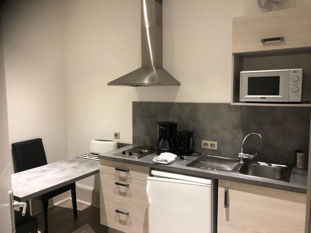 Hotel Montespan บูร์บง-ลาร์ชองโบลต์ ภายนอก รูปภาพ