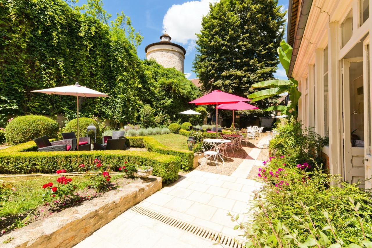 Hotel Montespan บูร์บง-ลาร์ชองโบลต์ ภายนอก รูปภาพ
